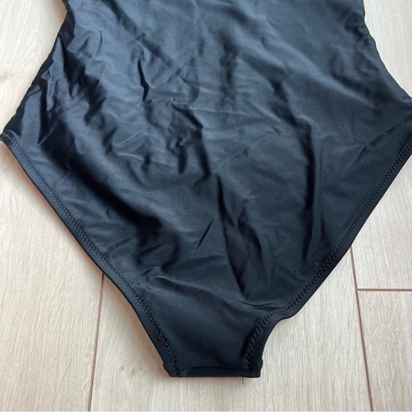 Cupshe‎ Lasercut Flounce Off the Shoulder swimsuit - Picture 8 of 12